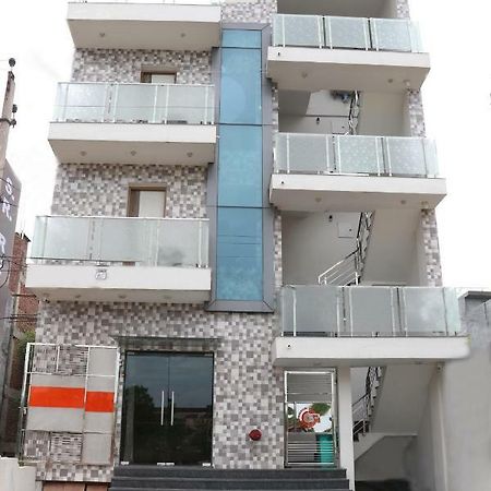 S.R. Residency Hotel Zirakpur Bagian luar foto