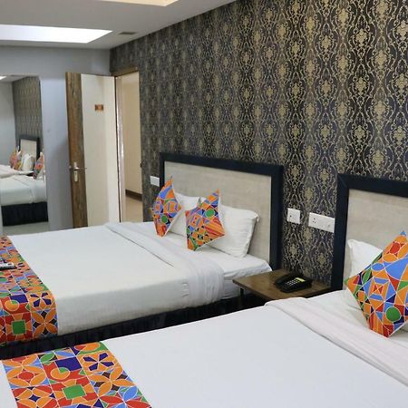 S.R. Residency Hotel Zirakpur Bagian luar foto
