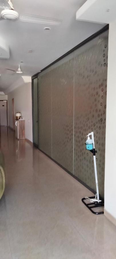 S.R. Residency Hotel Zirakpur Bagian luar foto
