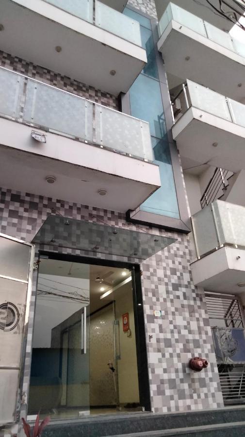 S.R. Residency Hotel Zirakpur Bagian luar foto