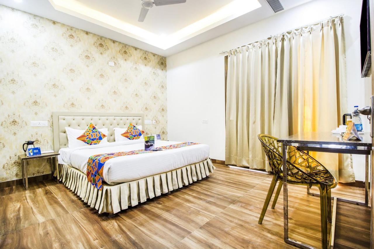 S.R. Residency Hotel Zirakpur Bagian luar foto