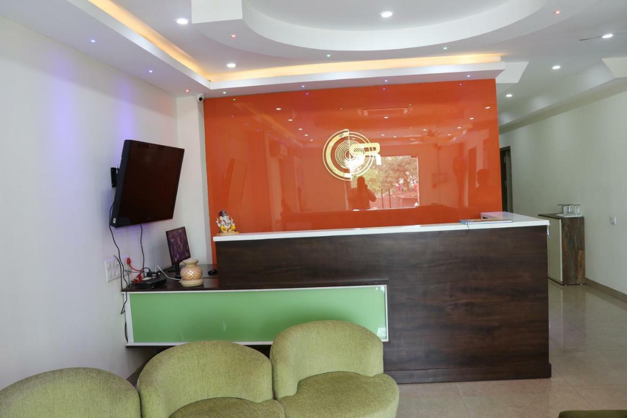 S.R. Residency Hotel Zirakpur Bagian luar foto