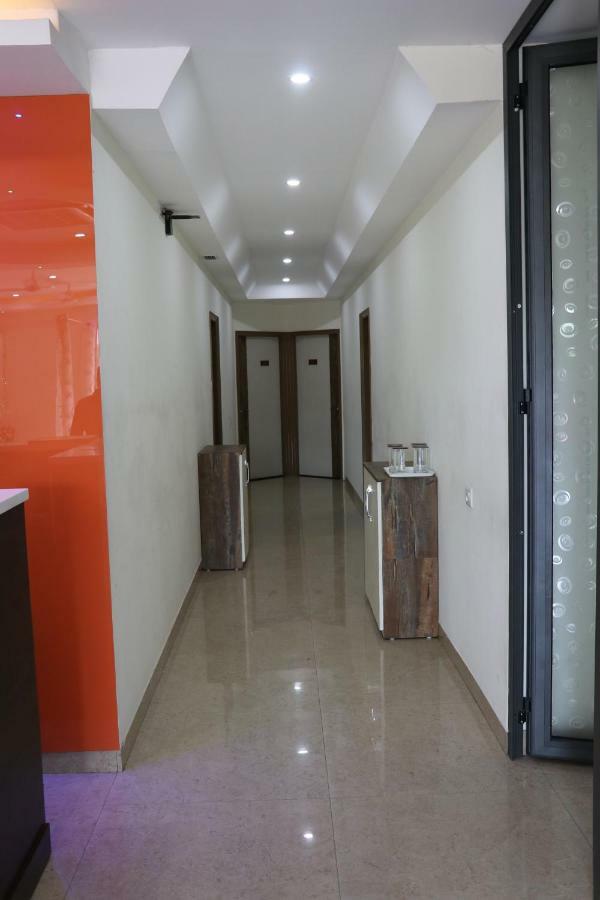 S.R. Residency Hotel Zirakpur Bagian luar foto