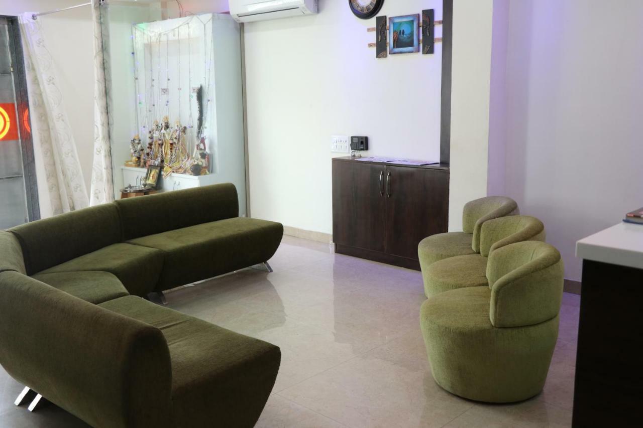 S.R. Residency Hotel Zirakpur Bagian luar foto