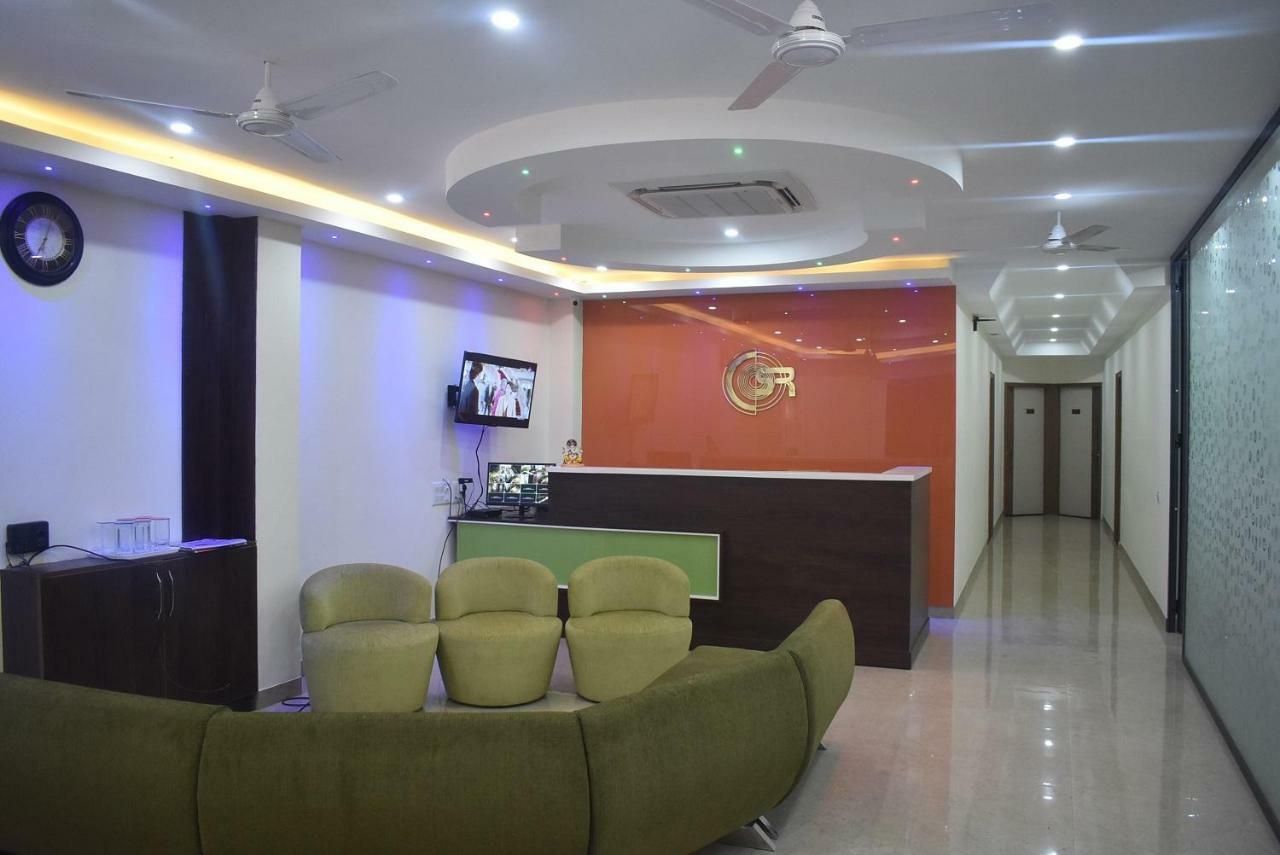 S.R. Residency Hotel Zirakpur Bagian luar foto