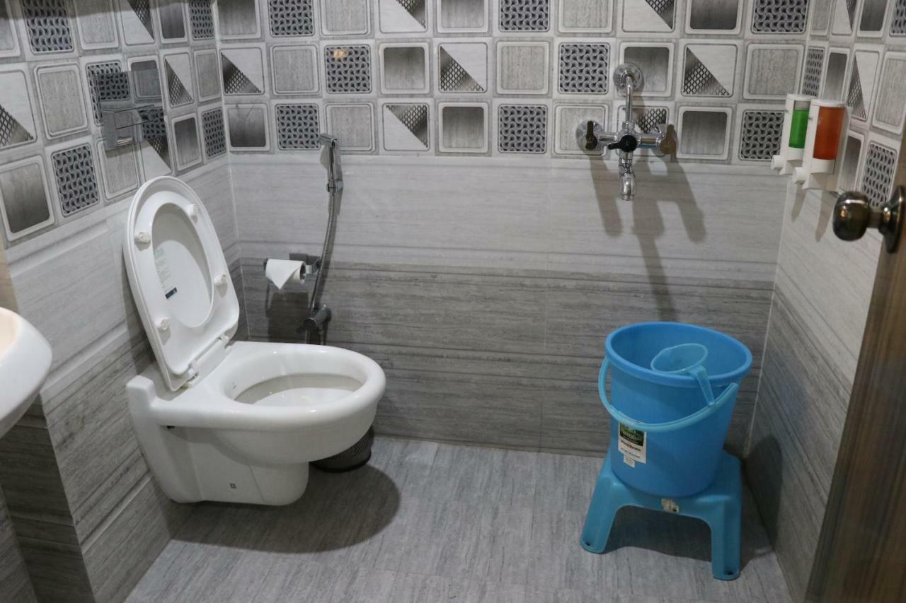 S.R. Residency Hotel Zirakpur Bagian luar foto