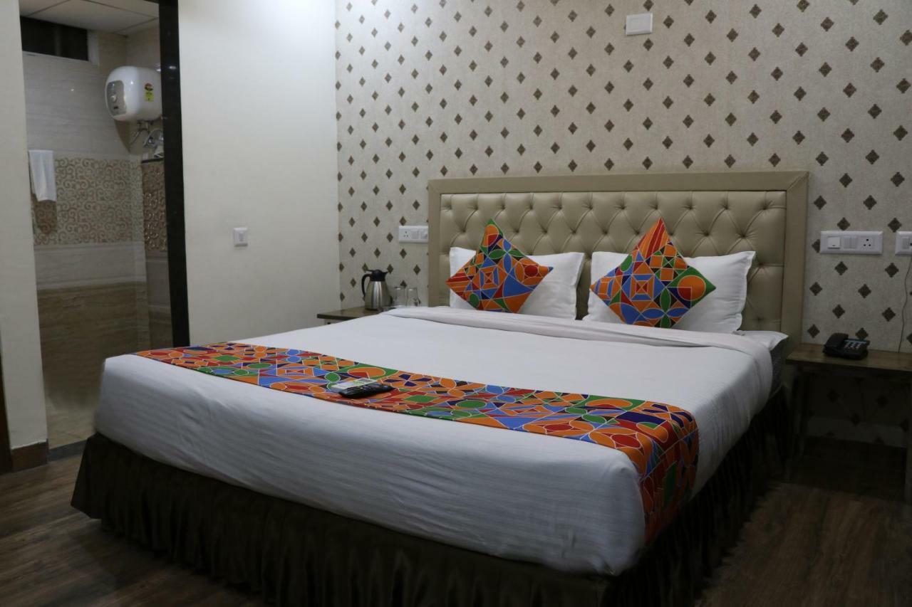 S.R. Residency Hotel Zirakpur Bagian luar foto
