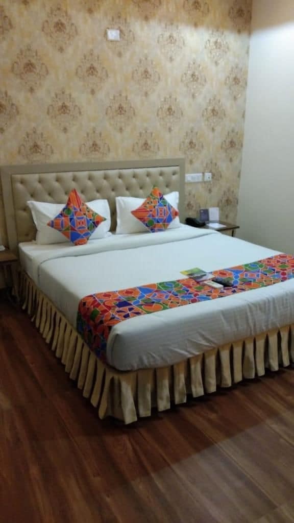 S.R. Residency Hotel Zirakpur Bagian luar foto