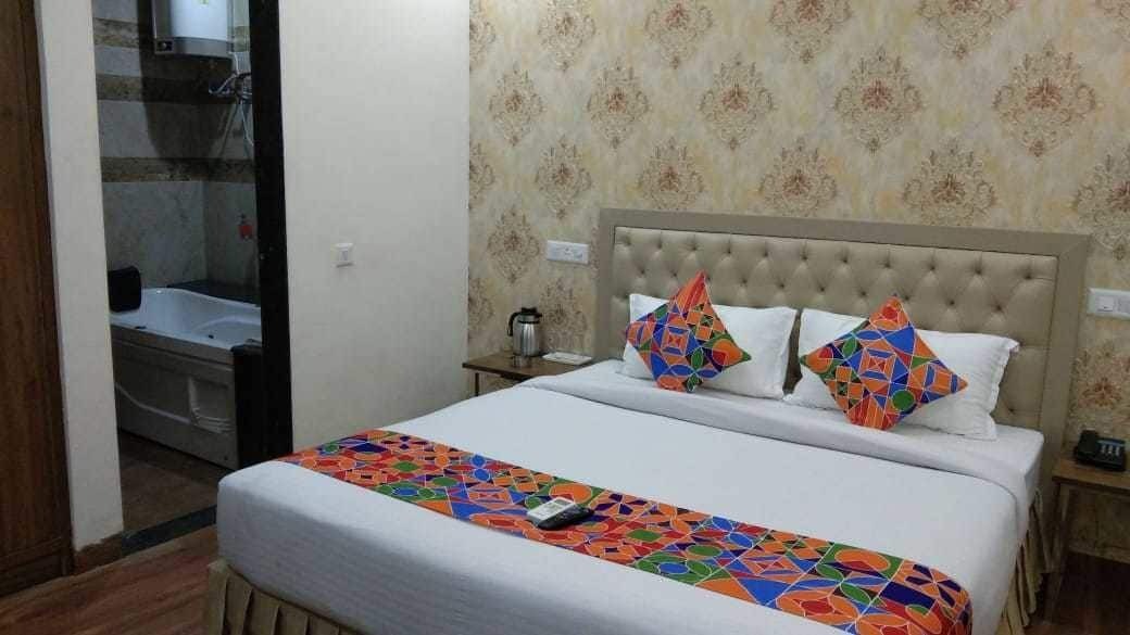 S.R. Residency Hotel Zirakpur Bagian luar foto