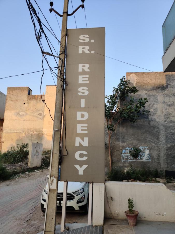 S.R. Residency Hotel Zirakpur Bagian luar foto
